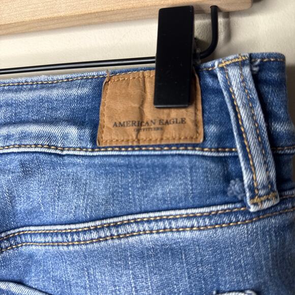 American Eagle Women's 5.5" Distressed‎ Eyelet Pockets Denim Shorts Size 6 - Picture 4 of 9